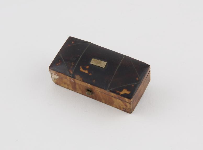 Wooden snuff box, tortoiseshell lined, rectangular