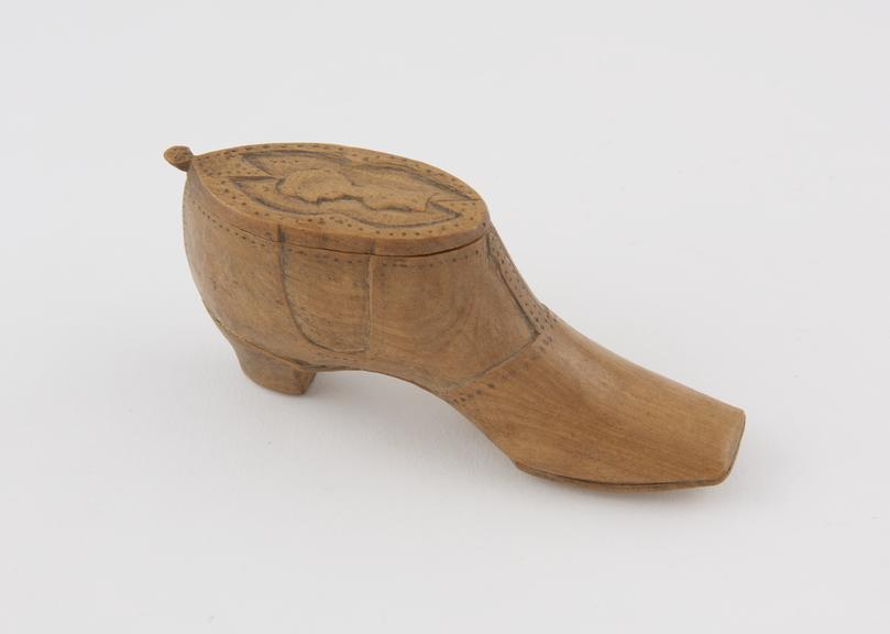 Snuff box in form of shoe, wood with detachable lid, European