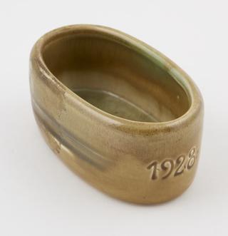 Model of pot used in manufacture of plate glass
