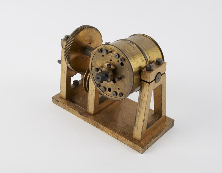 Revolving mirror and gear-box drive used by Wheatstone in his