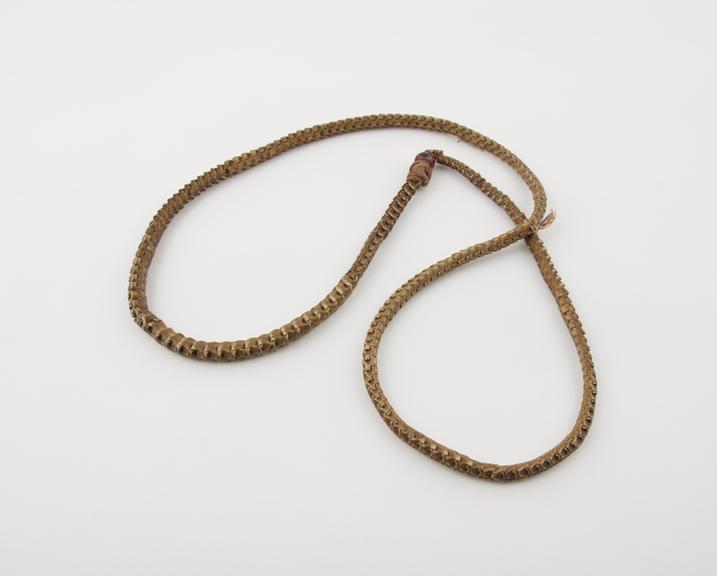 Amuletic necklace made of snake vertebrae