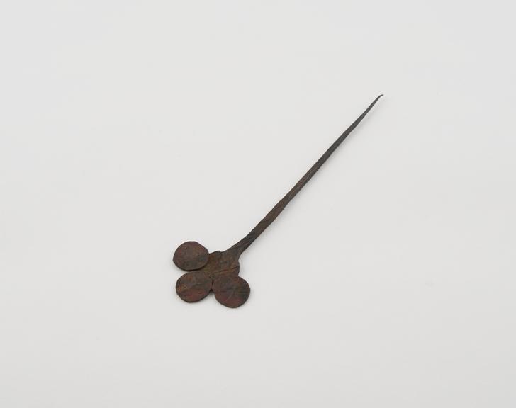 Copper hairpin with trefoil head, Nigerian ?, 1880-1920