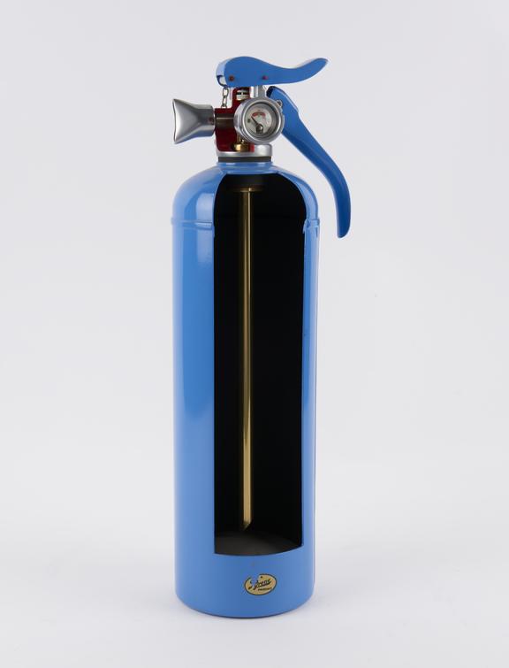 Maintained pressure powder fire extinguisher