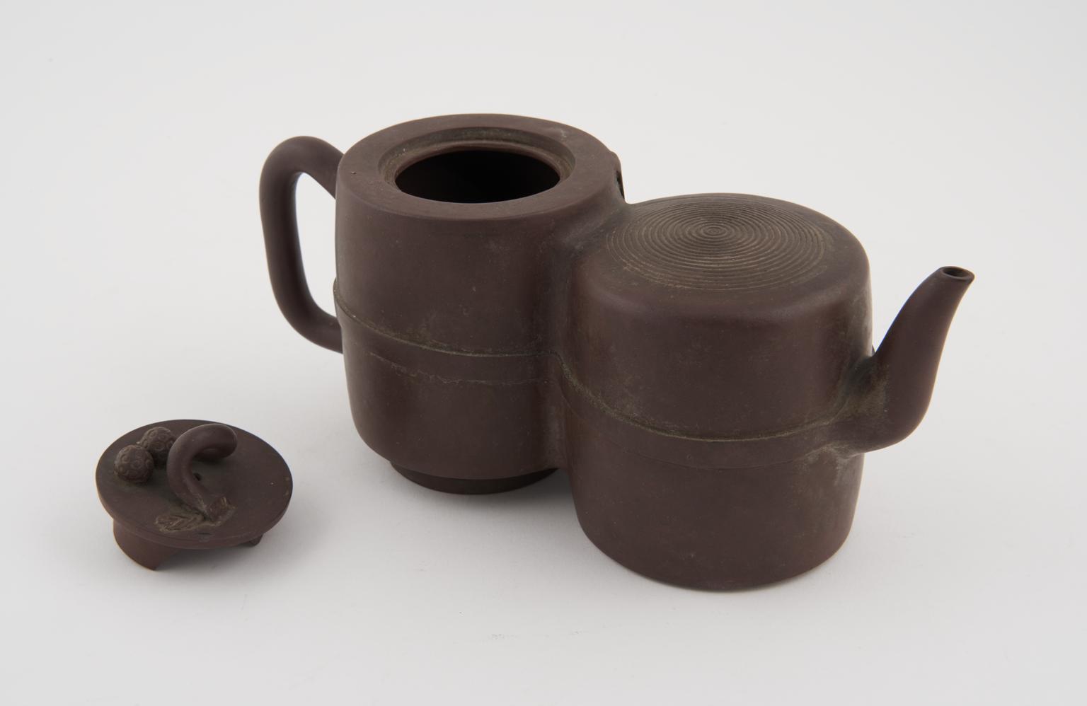 Double compartment tea pot | Science Museum Group Collection