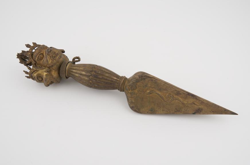 Ritual three-sided dagger of gilt copper with handle and finial