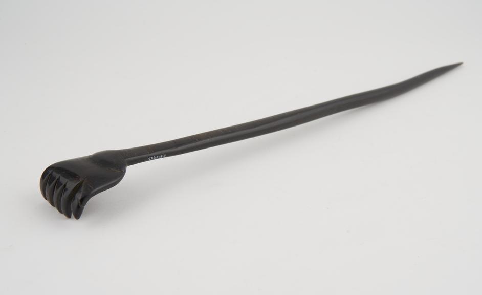 Horn back scratcher