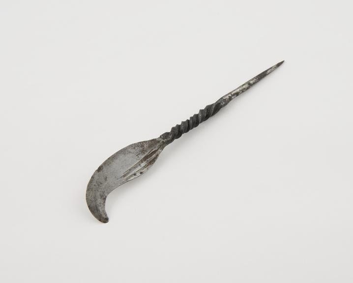 Steel razor, curved, from Northern Nigeria, 1801-1930