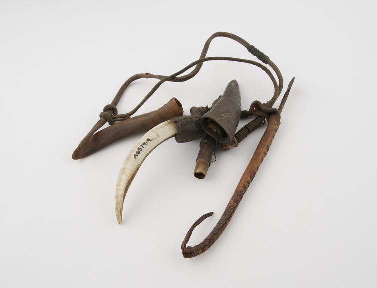 Thong necklace threaded with two horns, a tusk