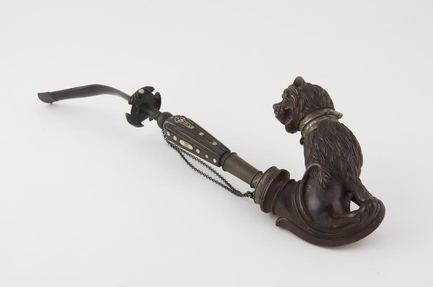 Wooden tobacco pipe in the form of an animal