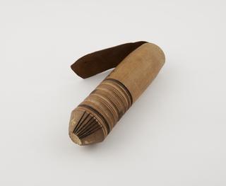 Cylindrical bamboo snuff box