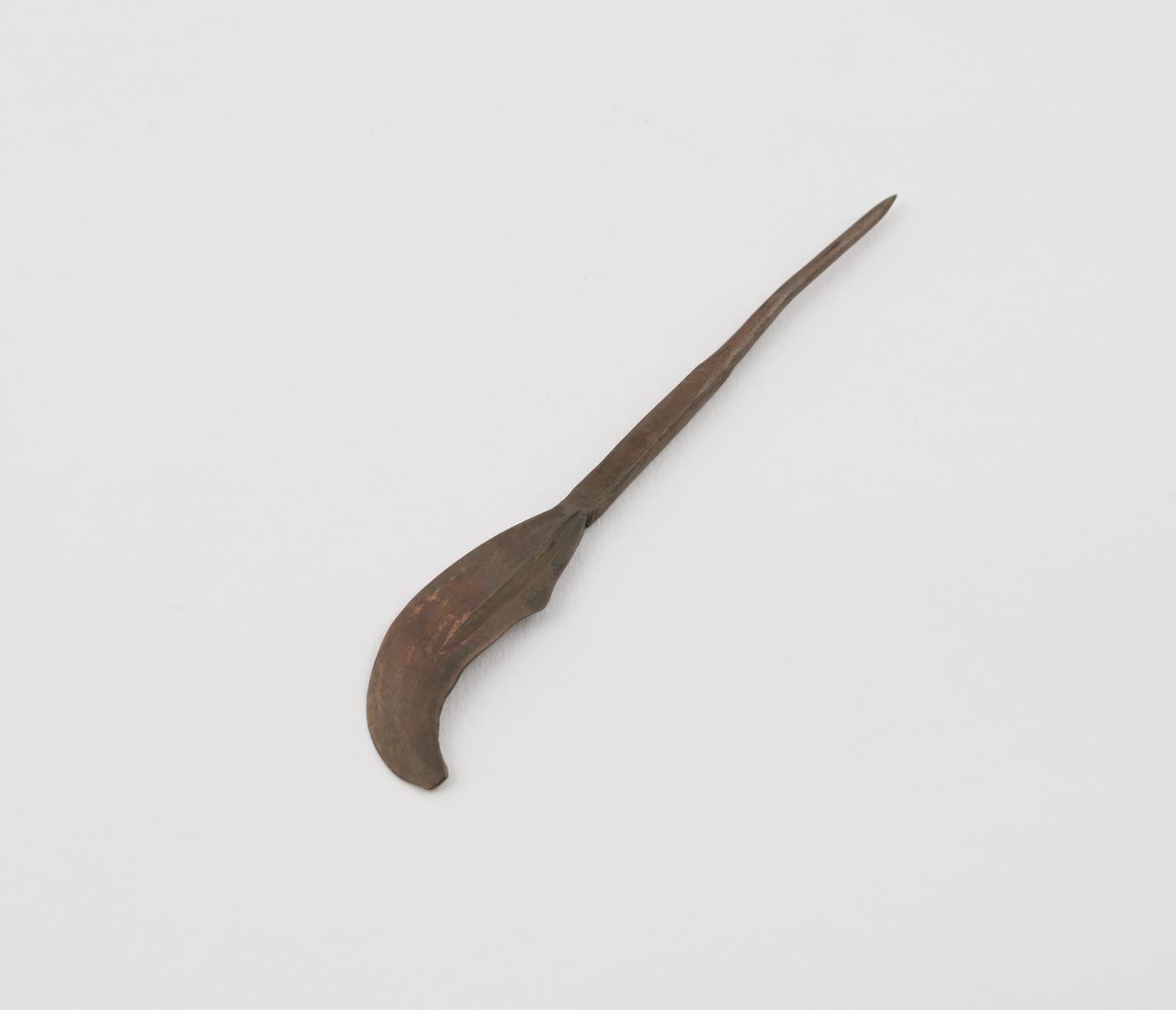 Grooved falculate copper razor with spiked handle | Science Museum ...