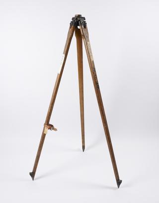 Tripod for level