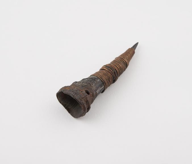 Amuletic horn tip, band with copper wire