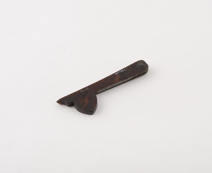 Two bladed fleam, steel blades in tortoiseshell case