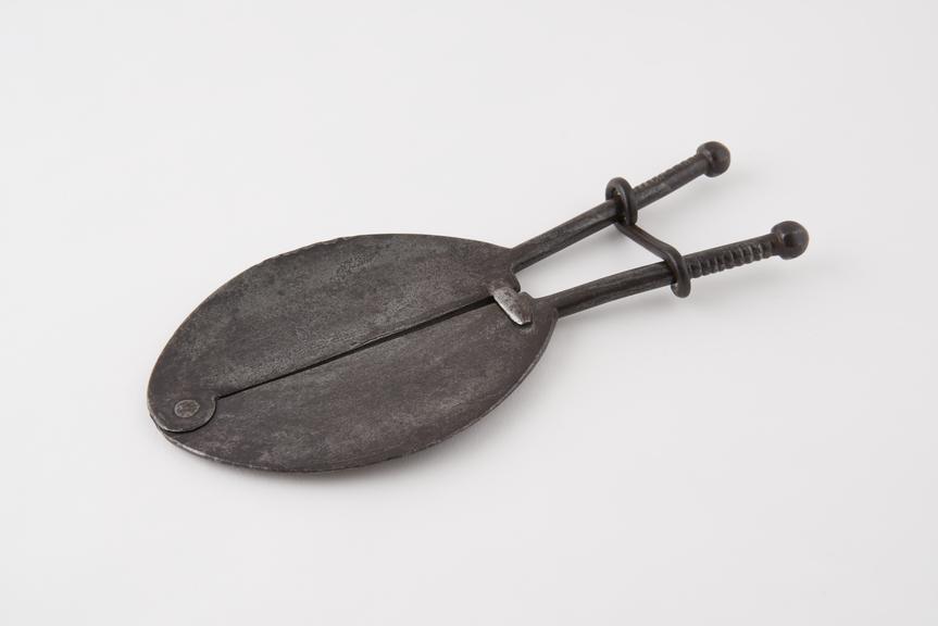 Castrating clamp, iron, probably British, 18th or 19th centuries