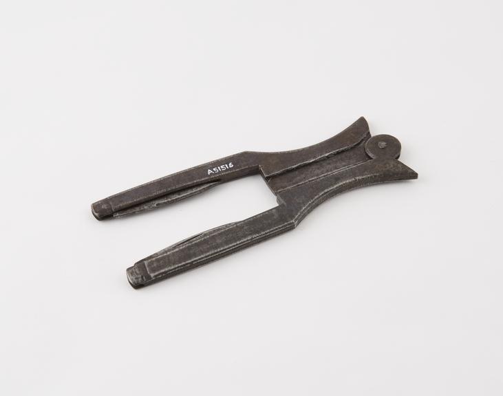 Castration clamp, with two knives, steel, probably British