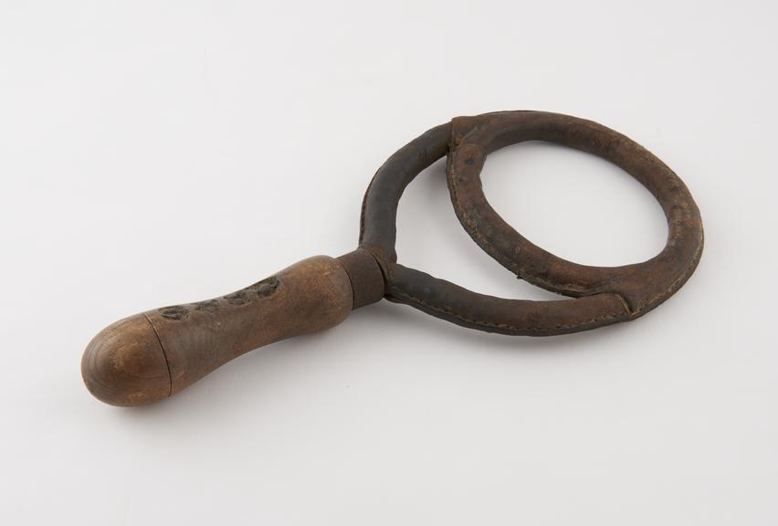 Mouth gag for horses, modified closed type, oak handle