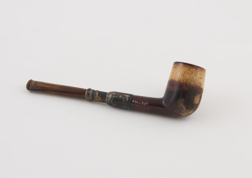 Meerschaum tobacco pipe in traditional briar' form with