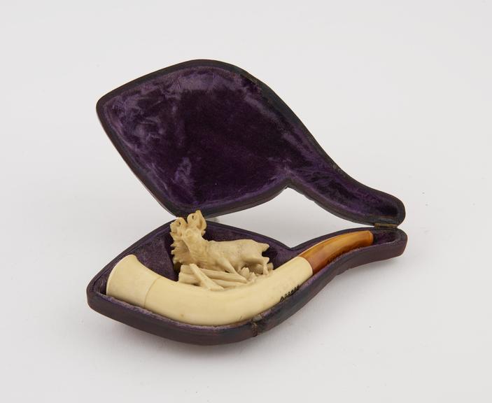 Meerschaum tobacco holder, decorated with carved figure of stag