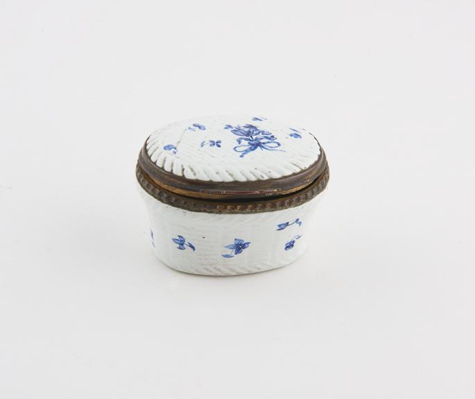 Enamelled snuff box