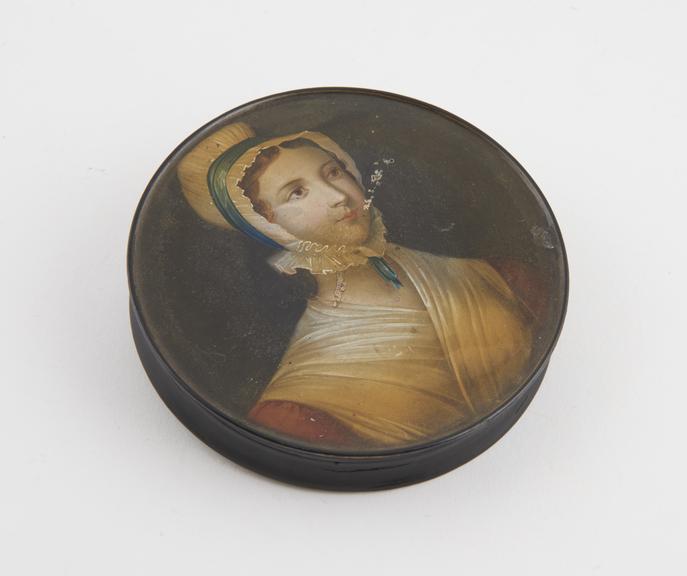 Papier-mache snuff box, circular, with detachable lid