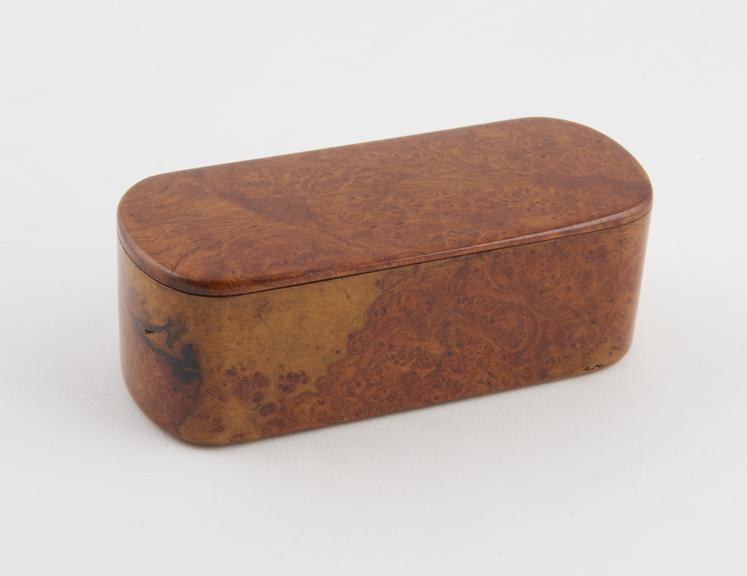 Burr walnut snuff, oblong-shaped, Laurencekirk hinged lid