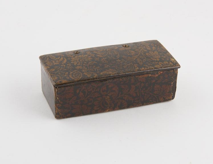 Papier mache snuff box, rectangular, with hinged lid