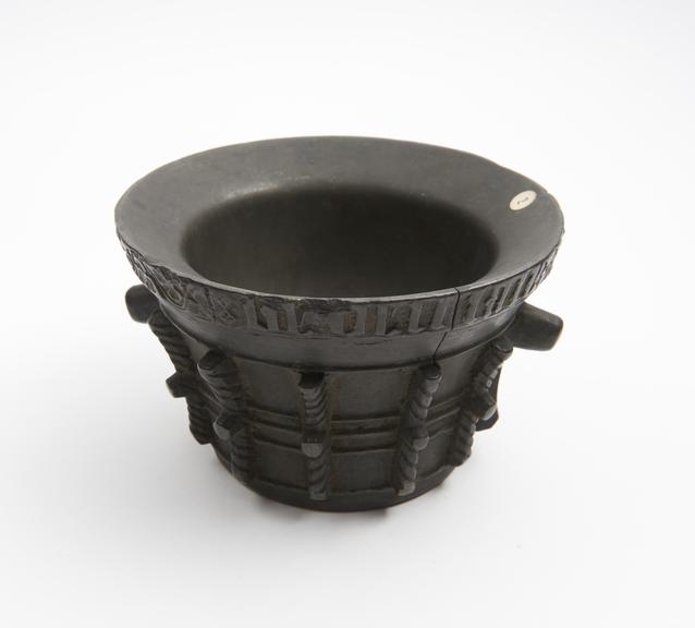 Squat bronze mortar, 2 knop-like handles