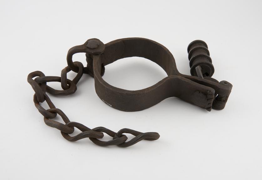 Collar, iron, with padlock, for torture, English or European