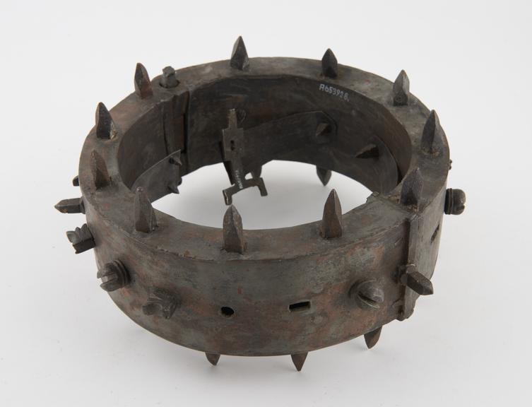 Heavy metal collar, hinged, with locking device, iron spikes top,bottom and inside