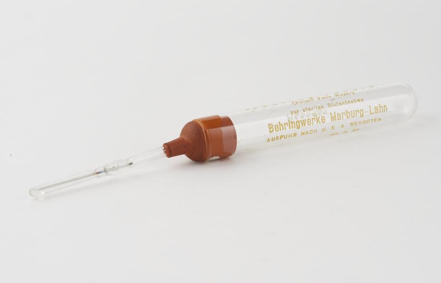 Automatic transfusion syringe, sterile, patented by Felix Meyer