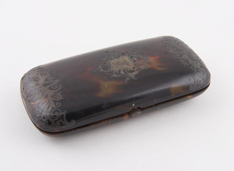 Tortoiseshell oblong cigar case, hinged in two halves