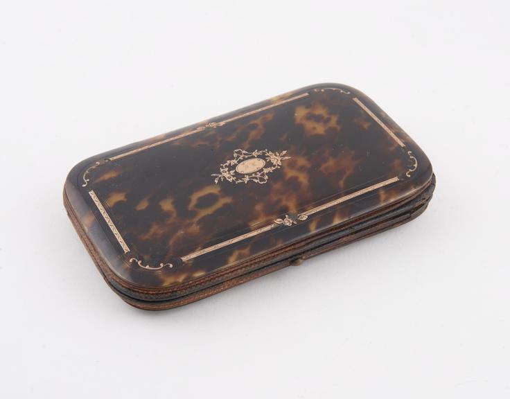 Tortoiseshell cigar case with gold decoration, hinged