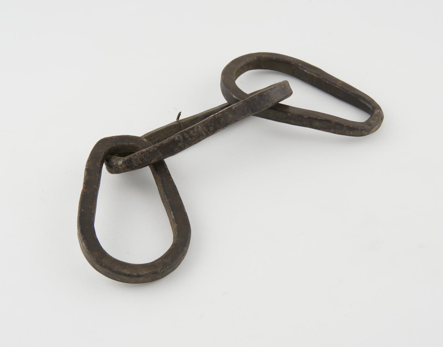 Iron Chain Spring Loop Three links of iron chain | Science Museum Group Collection