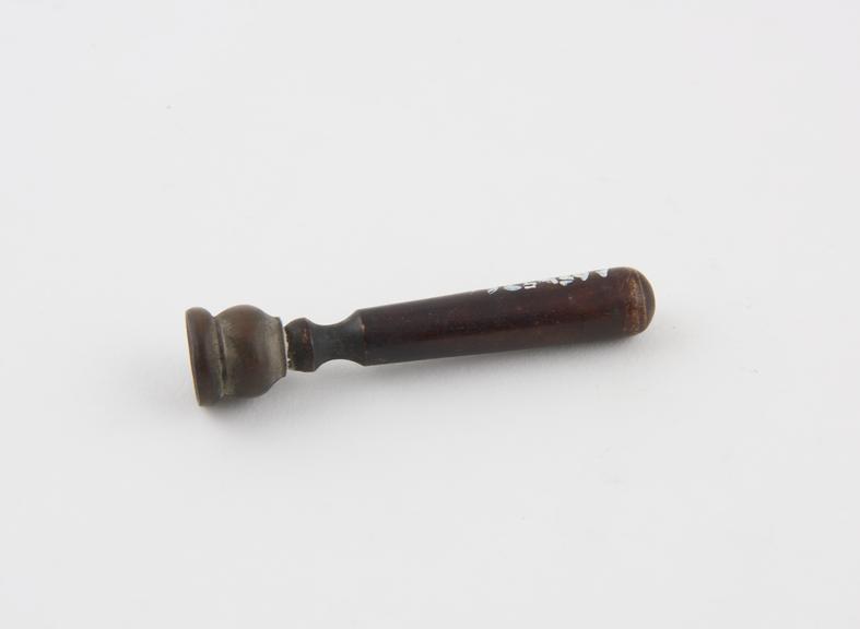 Wooden tobacco pipe mortar, handle in the form of a truncheon