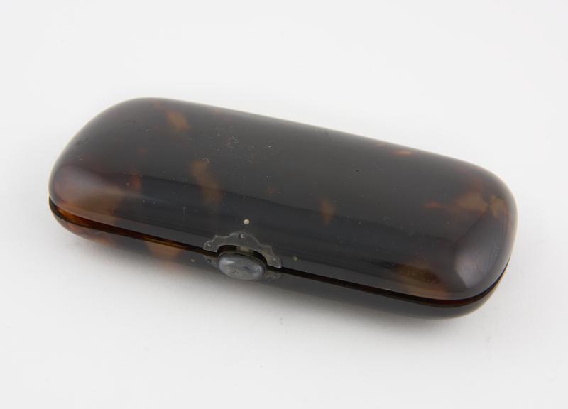 Cigar case, rectangular with rounded edges and corners