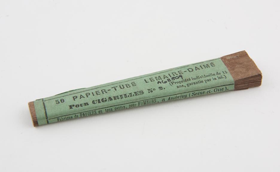 One of four packs of cigarillo papers, size no