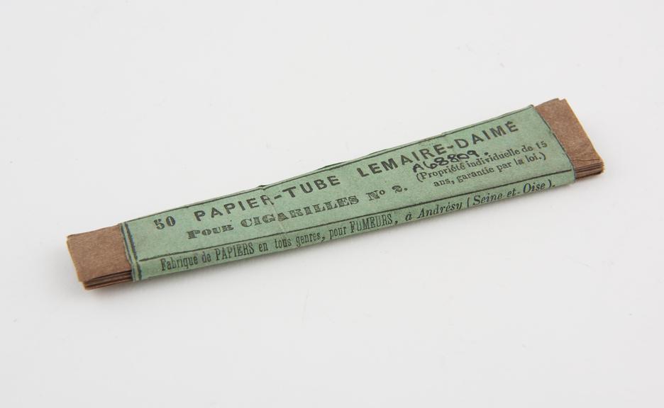 One of four packs of cigarillo papers, size no
