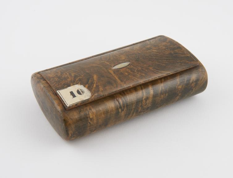 Walnut snuff box or tobacco box, rectangular, oval ends