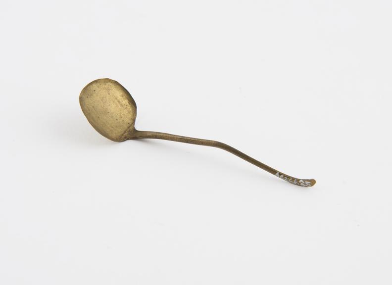 Brass snuff spoon, European, 1701-1850