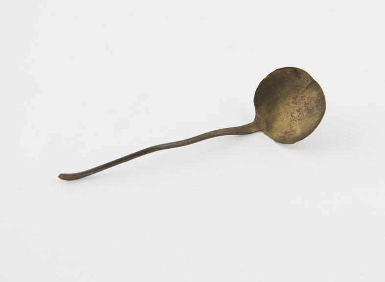 Brass snuff spoon, European, 1701-1850