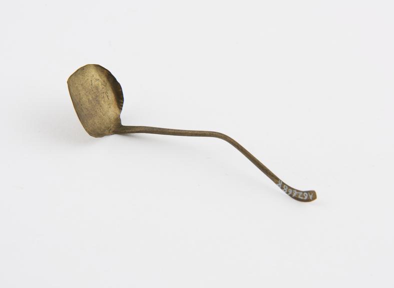 Brass snuff spoon, European, 1701-1850