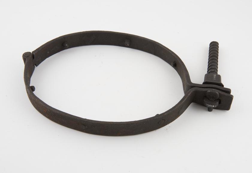 Neck ring, made of two hinged semicircular iron strips