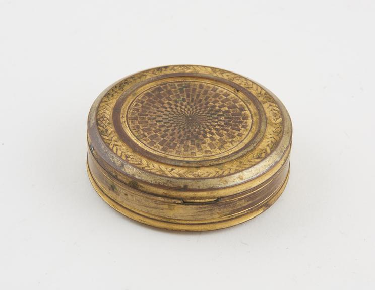 Circular gilded brass snuff box, detachable lid