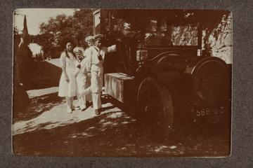 Untitled black and white photograph, Russian Imperial Royal Family
