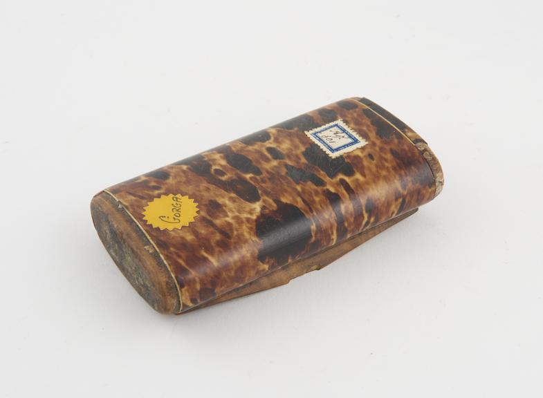 Rectangular oval ended snuff box, oval in section