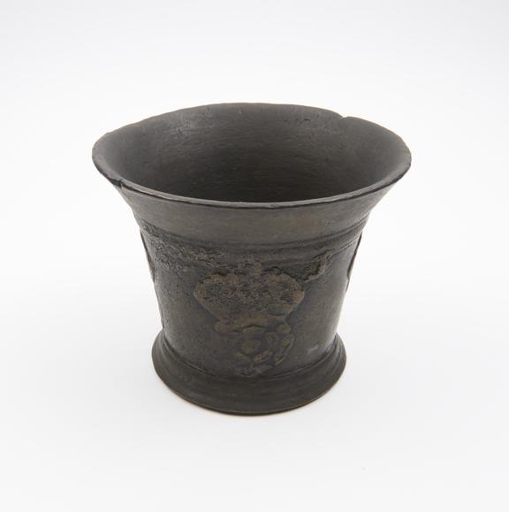 Bell-shaped mortar, bronze, deep flared rim, flared foot