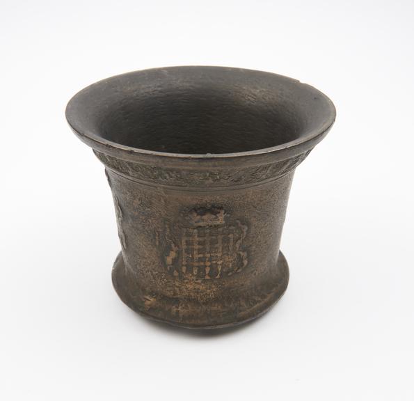 Bronze bell-shaped mortar with flared base