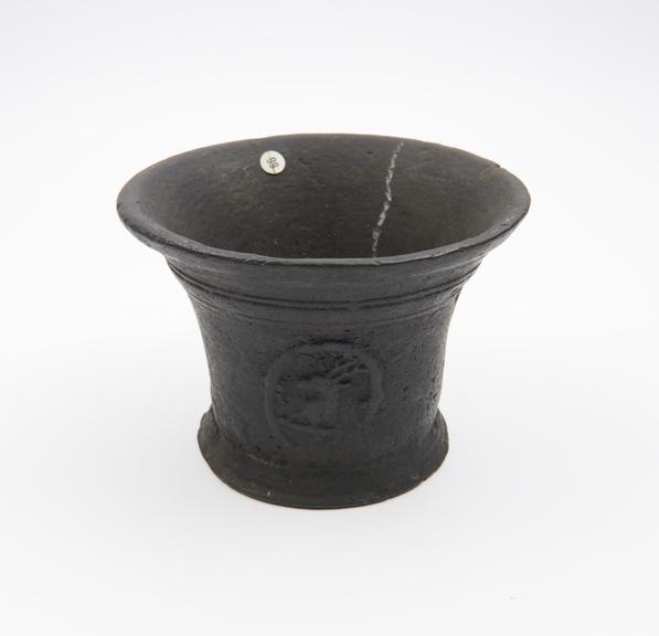 Bronze bell-shaped mortar, flared flat base and flaring rim
