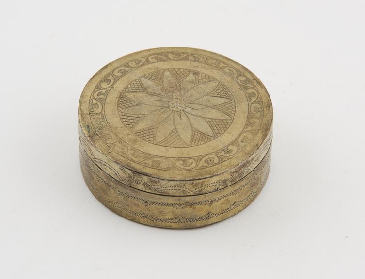 Gilded silver circular snuff box, detachable lid